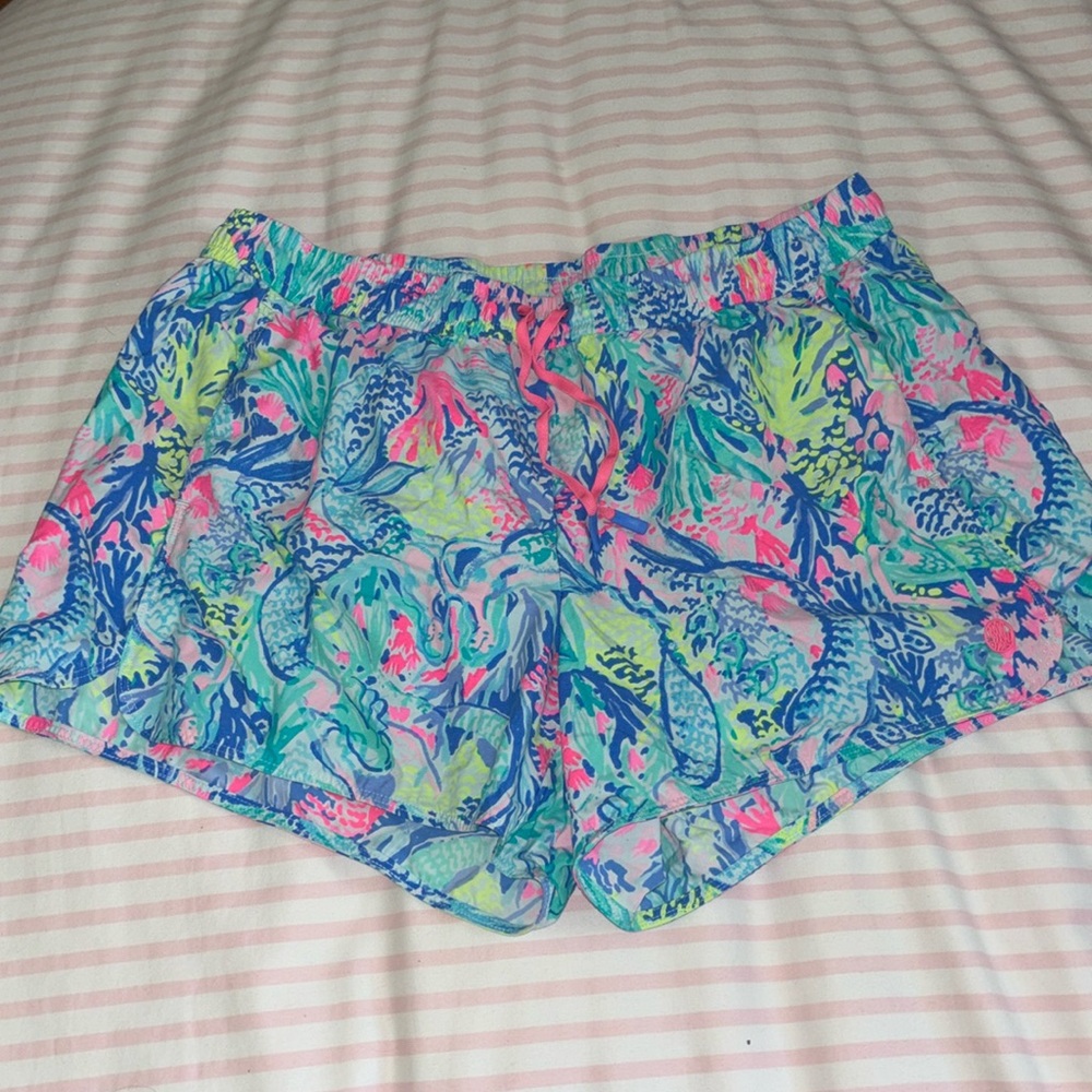 EUC Lilly Pulitzer board shorts size large